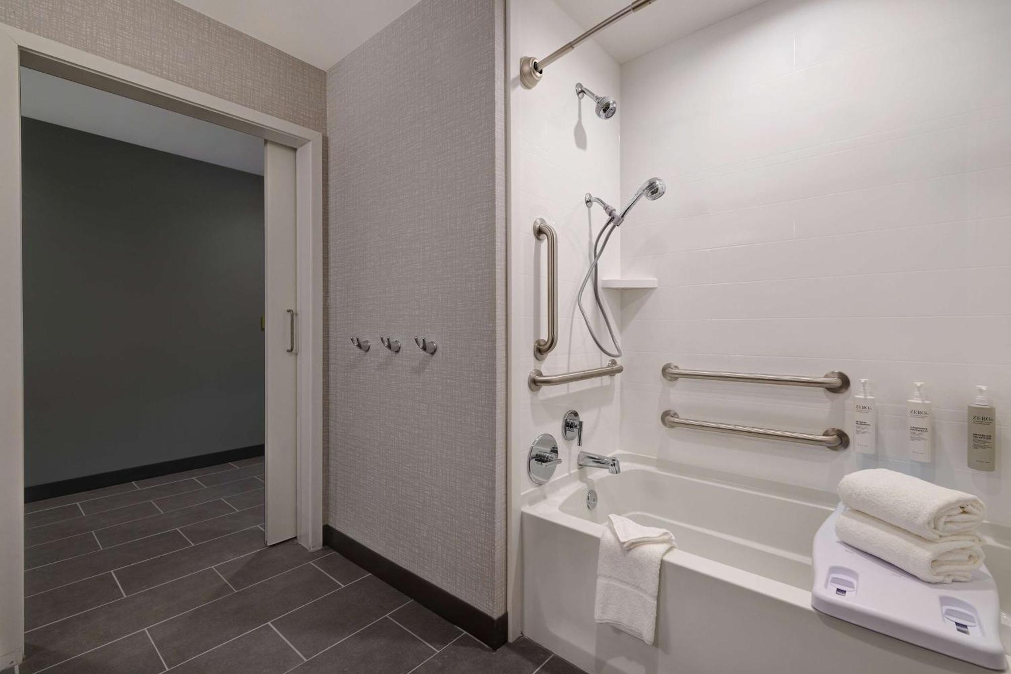 Hampton Inn & Suites Marina Exteriér fotografie