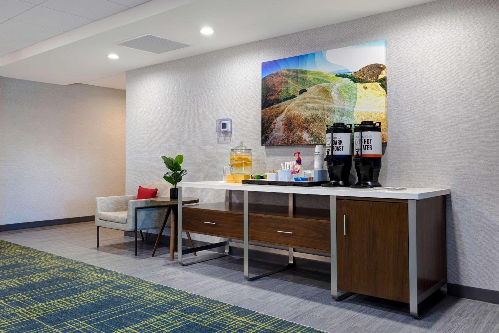 Hampton Inn & Suites Marina Exteriér fotografie